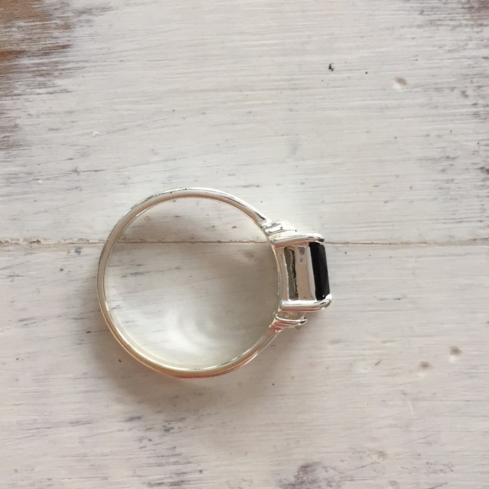 Silver onyx ring